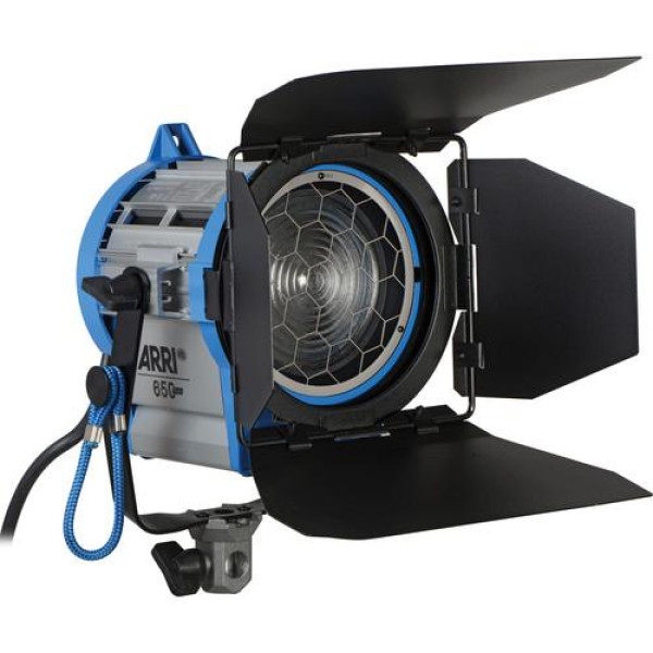 Прибор ARRI Junior 300 Plus L3.79205.D (MAN, black, Schuko plug)